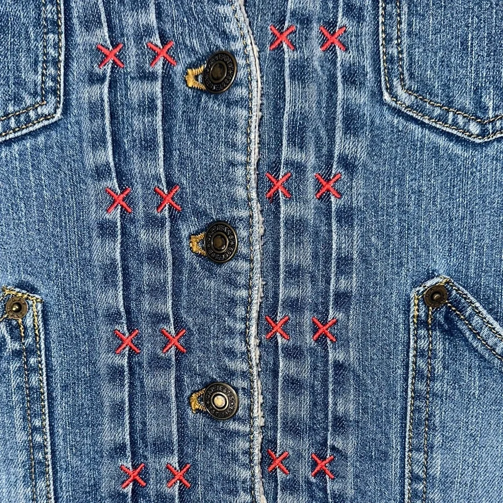 GAP Denim Jacket with Floral Embroidery and‎ Fleece Collar